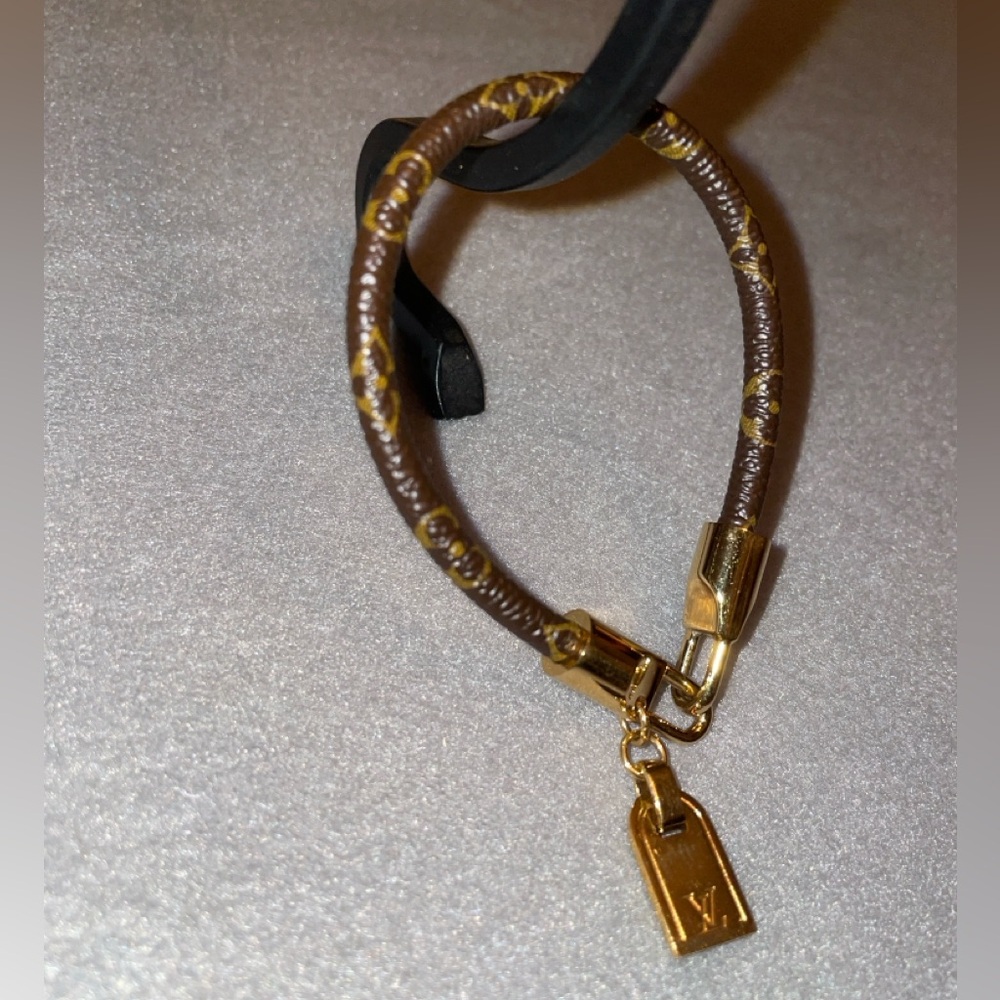 LV Monogram Bracelet Jewelry AV Show Louis Vuitton Bracelet - Picture 9 of 15